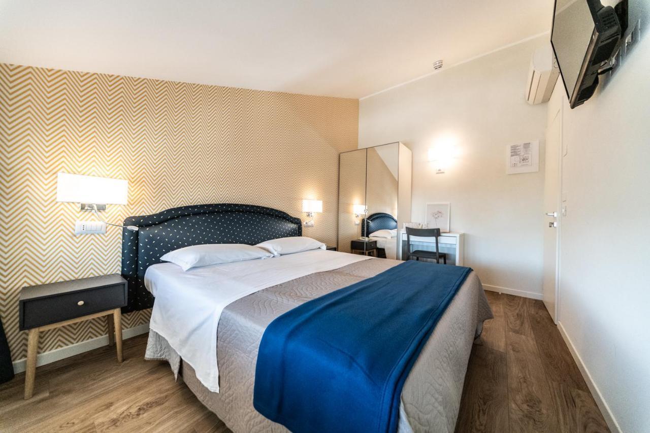 Hotel Kiss Riccione Eksteriør billede