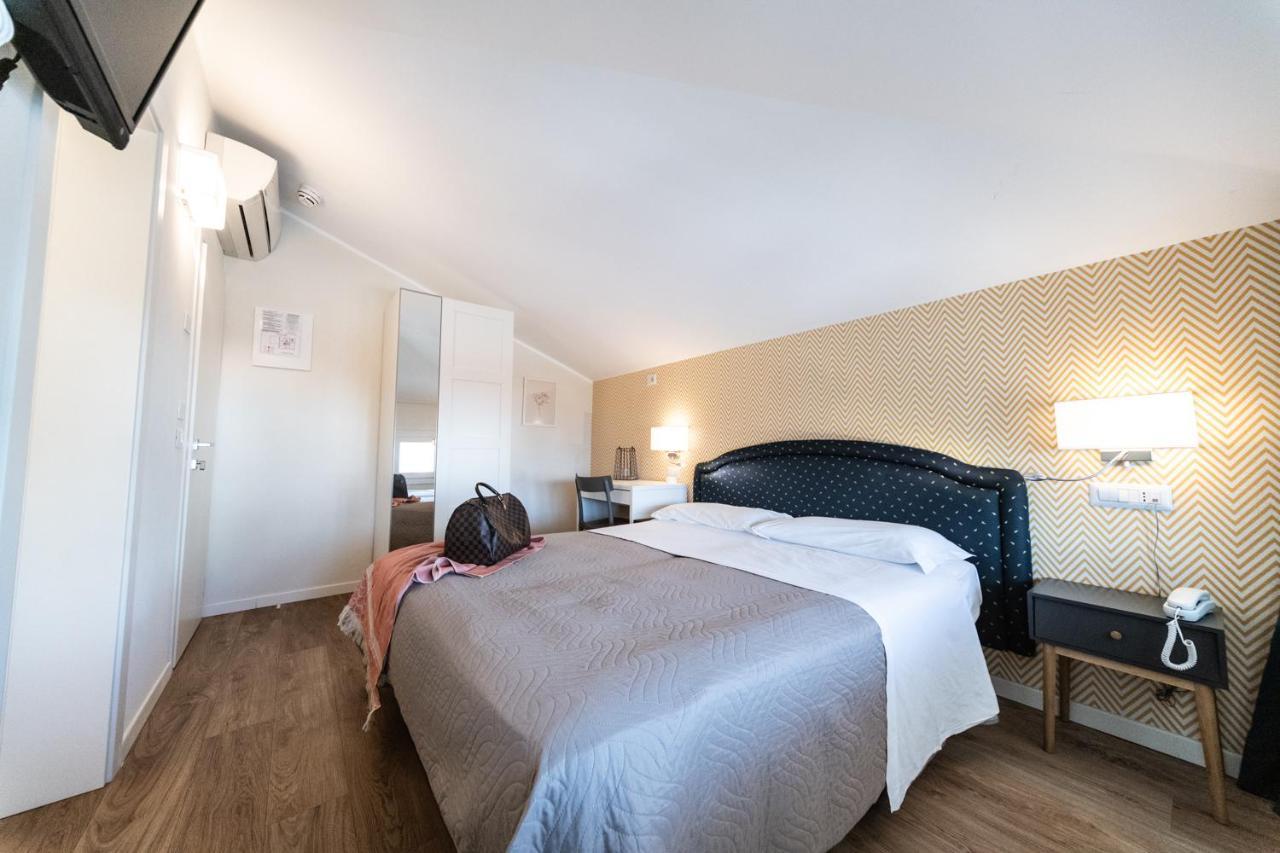 Hotel Kiss Riccione Eksteriør billede