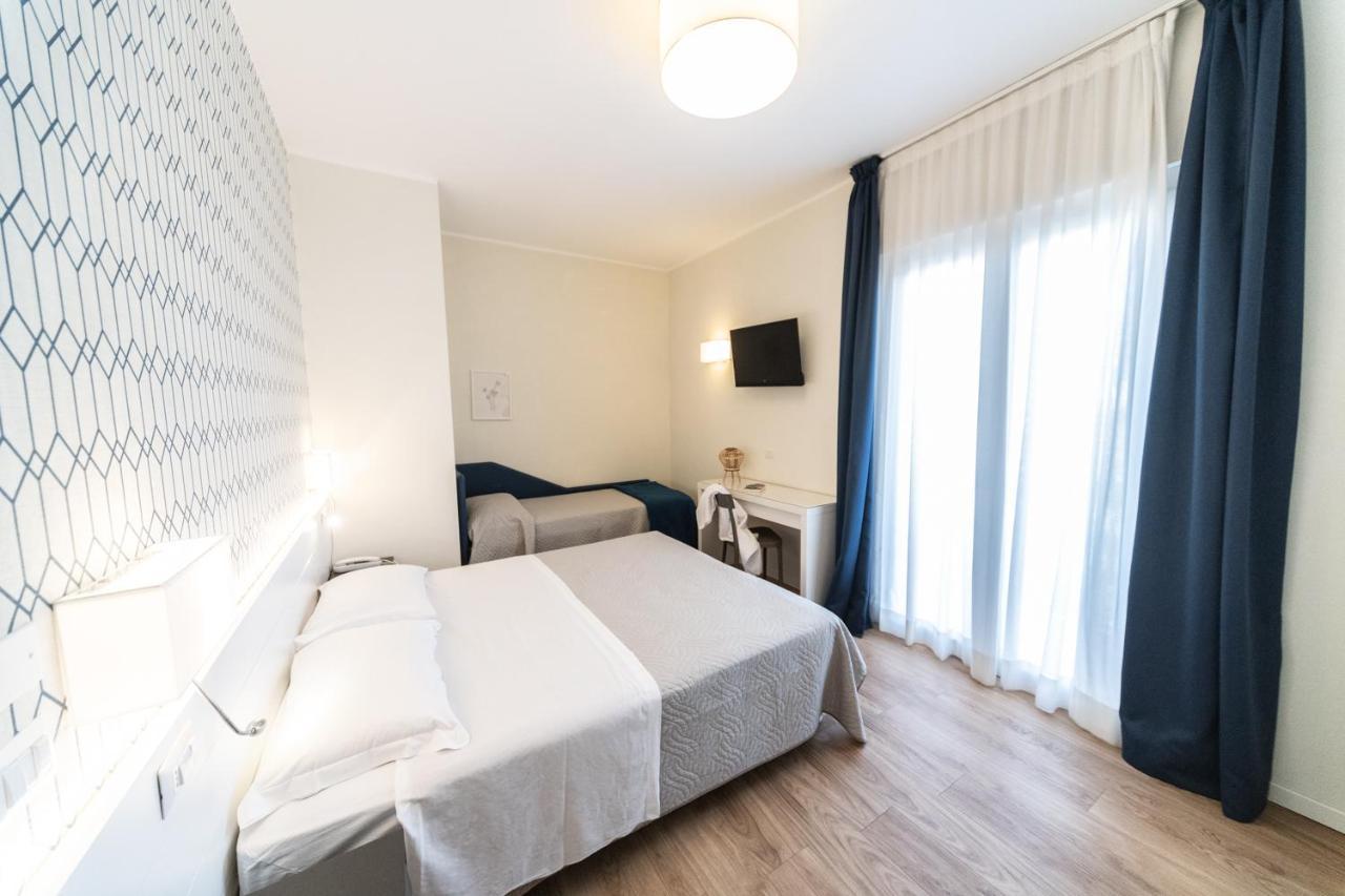 Hotel Kiss Riccione Eksteriør billede